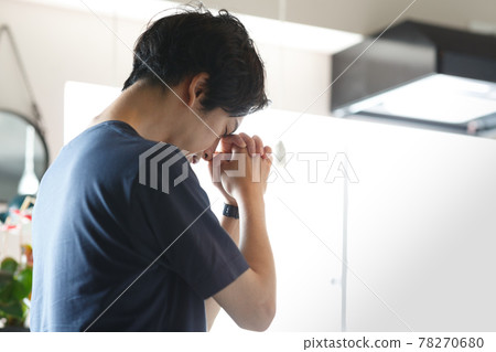 Men in their 20s and 30s indoors 78270680