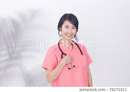 Female doctor portrait 78272811