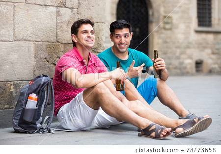Men friends are talking and drinking beer 78273658