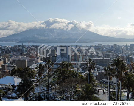 鹿兒島市區與雪的鳥瞰圖 鹿兒島市區與雪的鳥瞰圖 78276754