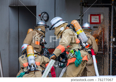 Firefighters performing rescue operations (Tachikawa City, Tokyo) 78277067