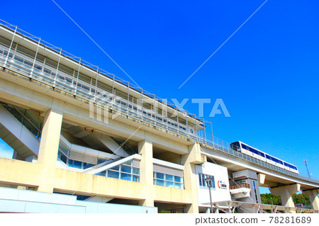 在長手市公園西站停靠的Linimo的風景 在長手市公園西站停靠的Linimo的風景 78281689