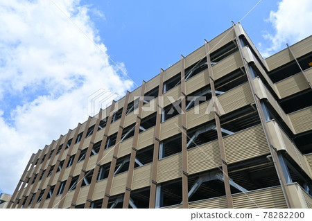 Multi-storey car park (Komaki Airport) and blue sky 78282200