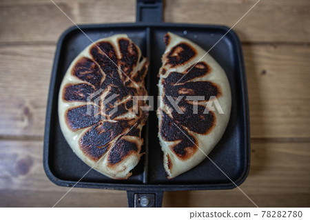 Meat bun sandwich (failure) 78282780