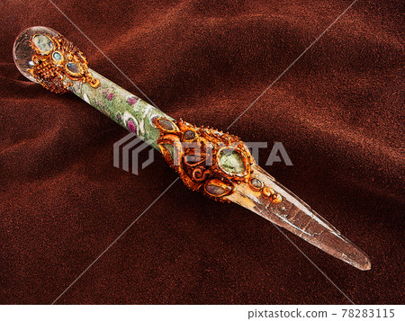 Golden wand crystal 78283115
