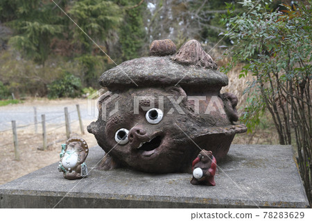 Separate clothing tea pot 78283629