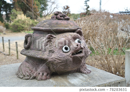 Separate clothing tea pot 78283631