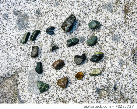 I tried collecting pebbles on the riverbank I tried collecting pebbles on the riverbank 78283727