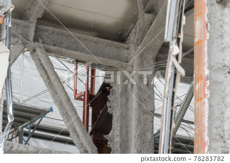 拆解現場 鋼架拆解噴岩棉 78283782