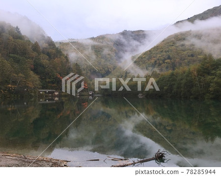 清晨大正池美麗的山與倒影 清晨大正池美麗的山與倒影 78285944