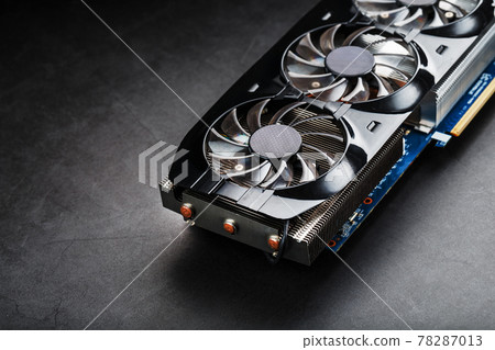 A video card with three fans is hardly a powerful cooling system. A video card with three fans is hardly a powerful cooling system. 78287013