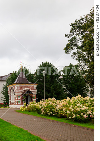 Small chapel in Vvedensky Tolga convent in Yaroslavl, Russia. Golden ring of Russia Small chapel in Vvedensky Tolga convent in Yaroslavl, Russia. Golden ring of Russia 78287704
