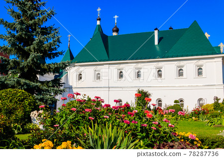Hegumen's chambers (XVII century) with the Church of St. Basil of Ryazan of Transfiguration monastery in Murom, Russia Hegumen's chambers (XVII century) with the Church of St. Basil of Ryazan of Transfiguration monastery in Murom, Russia 78287736