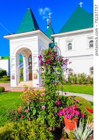 Hegumen's chambers (XVII century) with the Church of St. Basil of Ryazan of Transfiguration monastery in Murom, Russia Hegumen's chambers (XVII century) with the Church of St. Basil of Ryazan of Transfiguration monastery in Murom, Russia 78287737