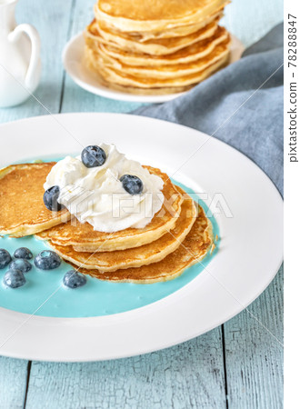 Pancakes with fresh blueberries Pancakes with fresh blueberries 78288847