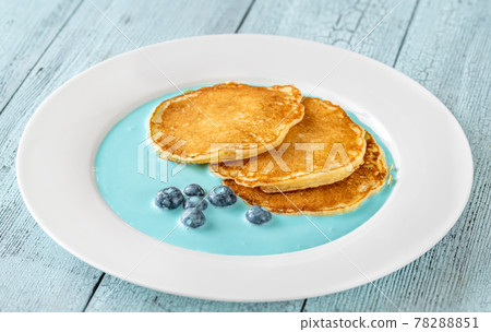 Pancakes with fresh blueberries 78288851