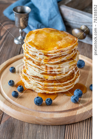 Pancakes with fresh blueberries 78288852