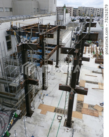 Firmly fix the main rope support when working at heights Firmly fix the main rope support when working at heights 78292879