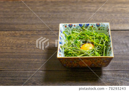 魚沼人喜愛的野生植物和樹芽 78293243