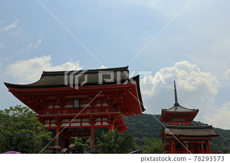 Kiyomizu Temple in early summer Kiyomizu Temple in early summer 78293573