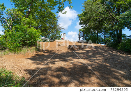 The summit of Taminenushiyama (Oku Musashi Nature Park) The summit of Taminenushiyama (Oku Musashi Nature Park) 78294295