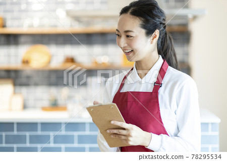 Restaurant staff 78295534
