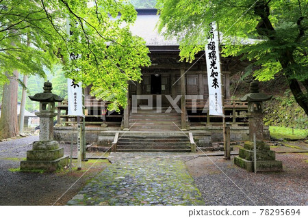 Shosoin Ryokaizan Yokokuraji Temple in Mino, 194 (Yokokura, Ibigawa-cho, Ibi-gun, Gifu Prefecture) Shosoin Ryokaizan Yokokuraji Temple in Mino, 194 (Yokokura, Ibigawa-cho, Ibi-gun, Gifu Prefecture) 78295694