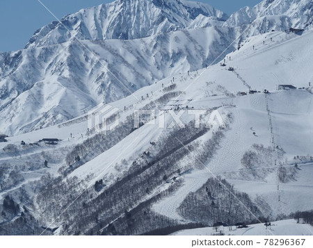 冬天在北阿爾卑斯山的 Happoone 78296367