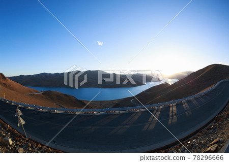 Yamdrok lake in tibet china Yamdrok lake in tibet china 78296666