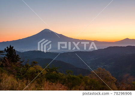 Mt. Fuji seen from Hamaishidake (dawn) Mt. Fuji seen from Hamaishidake (dawn) 78296906