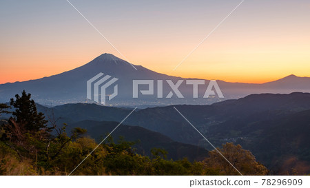 從濱石岳(黎明)看到的富士山 從濱石岳(黎明)看到的富士山 78296909