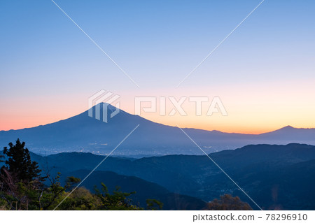 從濱石岳(黎明)看到的富士山 從濱石岳(黎明)看到的富士山 78296910