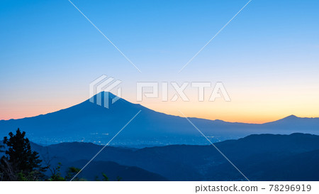 從濱石岳(黎明)看到的富士山 從濱石岳(黎明)看到的富士山 78296919