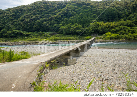 寒屋潛水橋（高知縣四萬十川）當地景觀 78298354