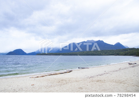 New Zealand Kepler Track Lake Manapouri Shallow Bay 78298454