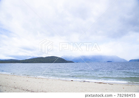New Zealand Kepler Track Lake Manapouri Shallow Bay New Zealand Kepler Track Lake Manapouri Shallow Bay 78298455