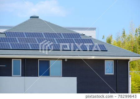 House with solar panels Solar power generation ecosystem House with solar panels Solar power generation ecosystem 78299643