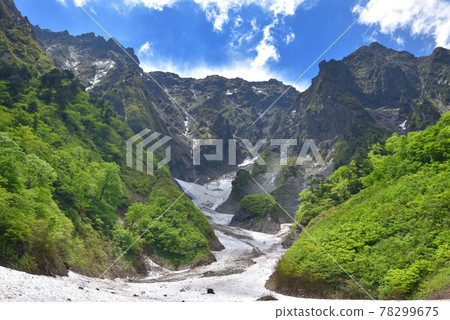 Tanigawadake Ichino Kurasawa Ichinosawa Snowy valley and rock walls in early summer seen from Ichinosawa Tanigawadake Ichino Kurasawa Ichinosawa Snowy valley and rock walls in early summer seen from Ichinosawa 78299675
