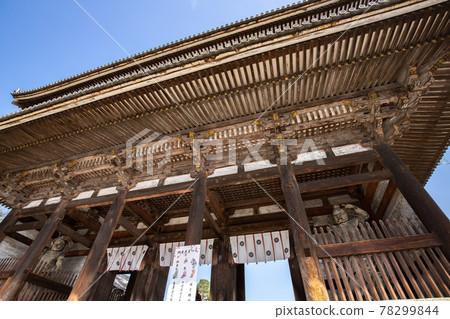 Omuro Ninnaji Temple Nioumon 78299844