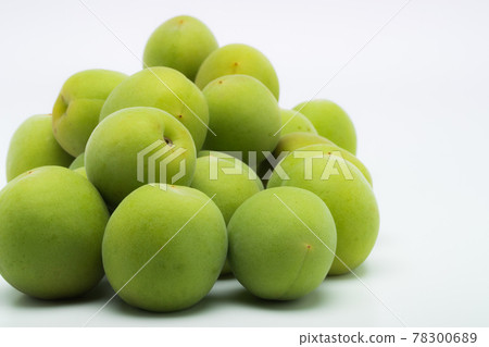 Plum Fruit (Ome) 78300689