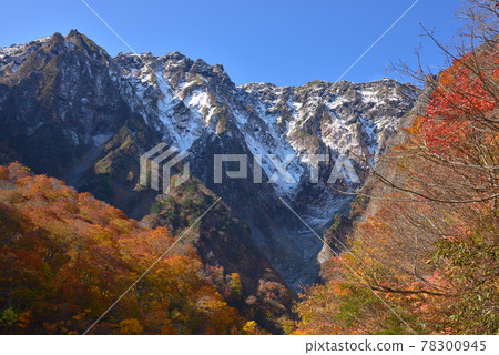 Tanigawadake Ichinokurazawa 我遇見了Tanigawadake Ichinokurazawa 秋天的落葉和雪 Tanigawadake Ichinokurazawa 我遇見了Tanigawadake Ichinokurazawa 秋天的落葉和雪 78300945