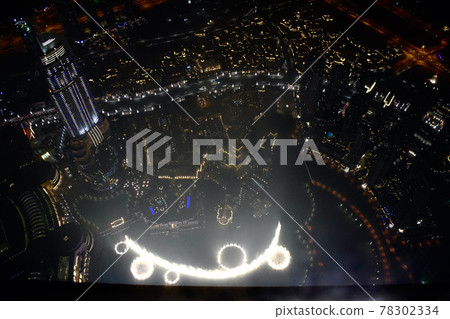 Night view and fountain show from Burj Khalifa in Dubai 78302334