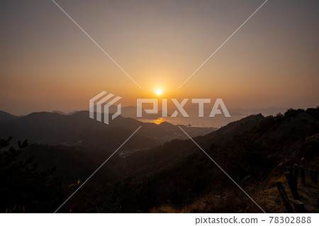 Sunset from Mt. Washigatozan in the Setonaikai National Park (Omishima, Imabari City, Ehime Prefecture) Sunset from Mt. Washigatozan in the Setonaikai National Park (Omishima, Imabari City, Ehime Prefecture) 78302888
