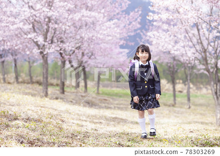 First grader carrying a school bag 78303269