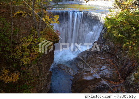 Autumn leaves and Yubiso River Doai Sabo dam 78303610