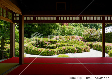 從滋賀縣甲賀市水口町大地寺松院眺望寶來庭園 78304586