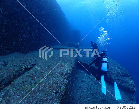 Let's explore the undersea ruins Let's explore the undersea ruins 78306222