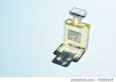 Perfume bottle 78308184