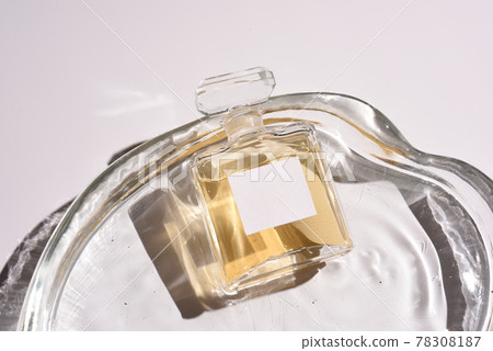 Water and perfume bottle 78308187