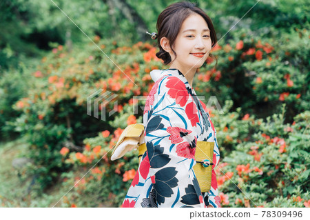 穿著浴衣的女人 78309496